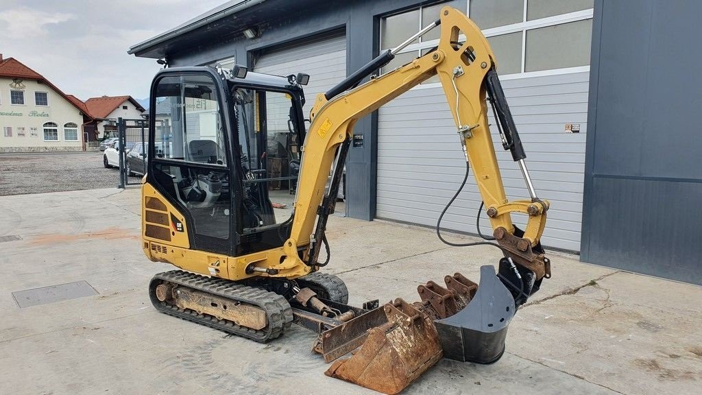 Caterpillar CAT 302.2D (2013) – Mini Pelle 2,1T – 2 468 h – 3 Godets – Image 2
