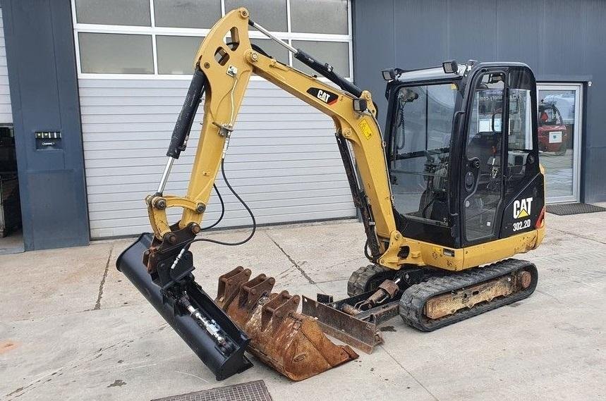 Caterpillar CAT 302.2D (2013) – Mini Pelle 2,1T – 2 468 h – 3 Godets – Image 3