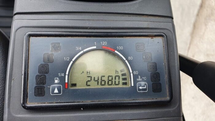 Caterpillar CAT 302.2D (2013) – Mini Pelle 2,1T – 2 468 h – 3 Godets – Image 9