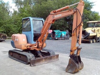 Mini-Pelle Hitachi EX 40 d’Occasion – 4,1T (2000) avec 3 Godets