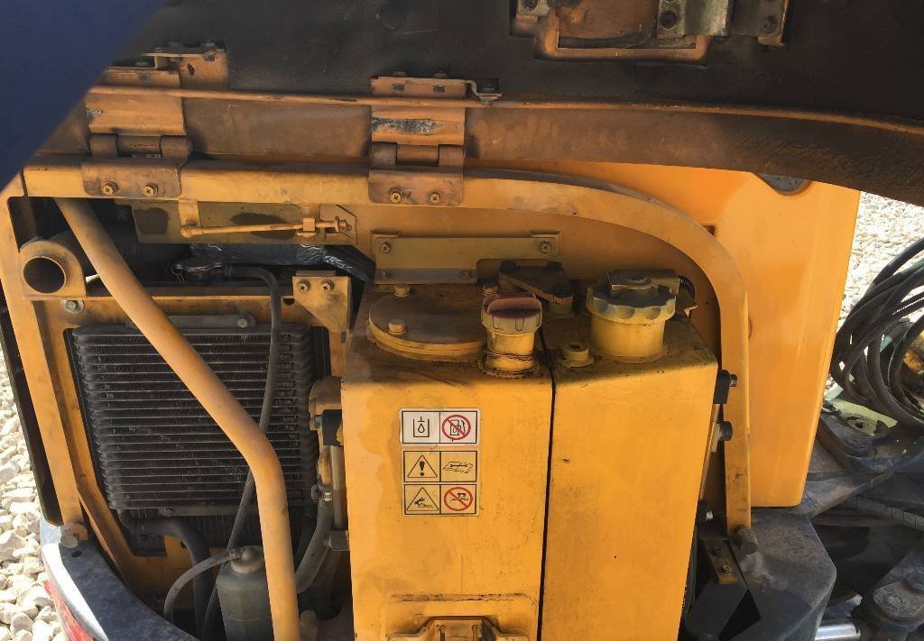 Mini-Pelle Hyundai Robex 27Z-9 d’Occasion (2011) – 2,8T avec 3 Godets – Image 4