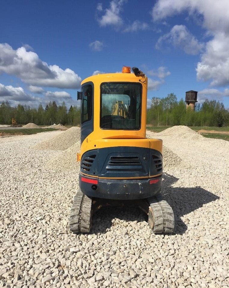 Mini-Pelle Hyundai Robex 27Z-9 d’Occasion (2011) – 2,8T avec 3 Godets – Image 9