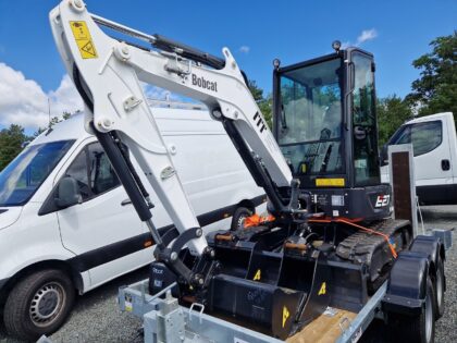 Bobcat E27Z (2023) – Mini Pelle 2,7T – 1h – Avec Remorque ECIM 3T5 + BRH Furukawa