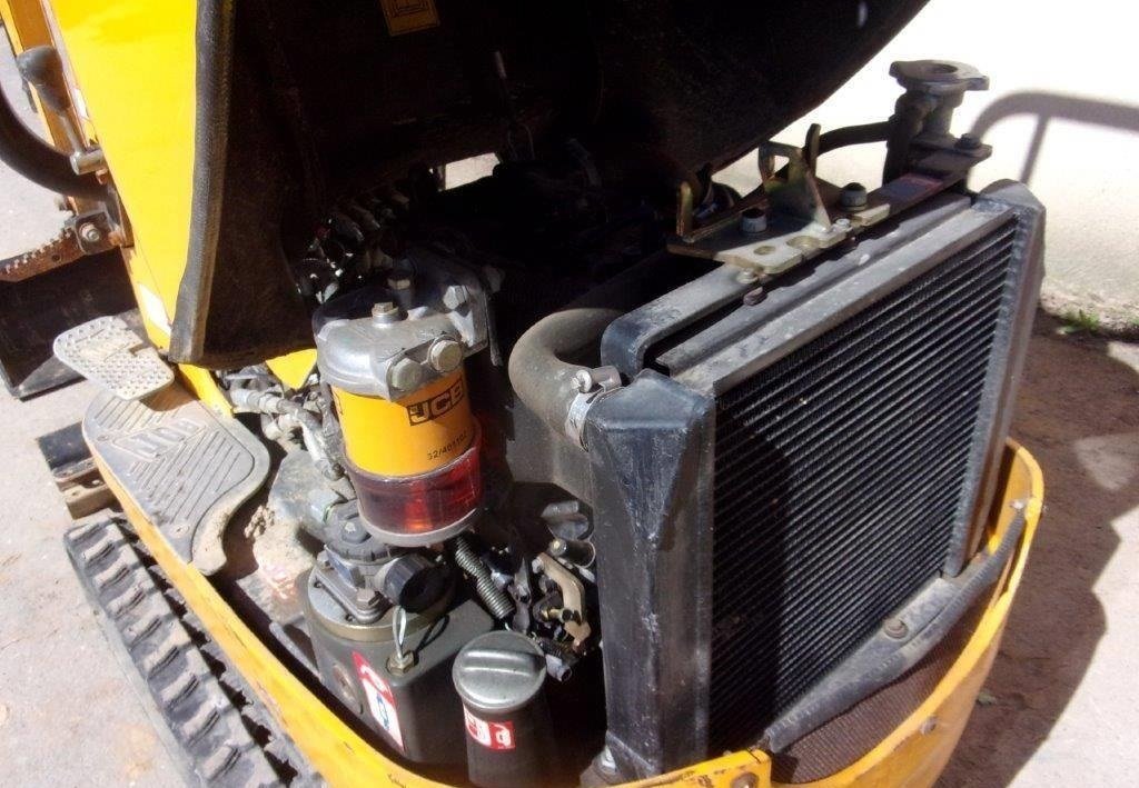 JCB 8008 (2017) – Mini Pelle 900 kg – 2 104 h – Ultra-Compacte – Image 7