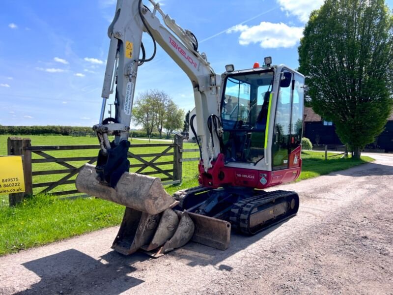 Takeuchi TB230 (2018) – Mini Pelle 2,8T – 2916h – Entièrement Révisée – Image 5