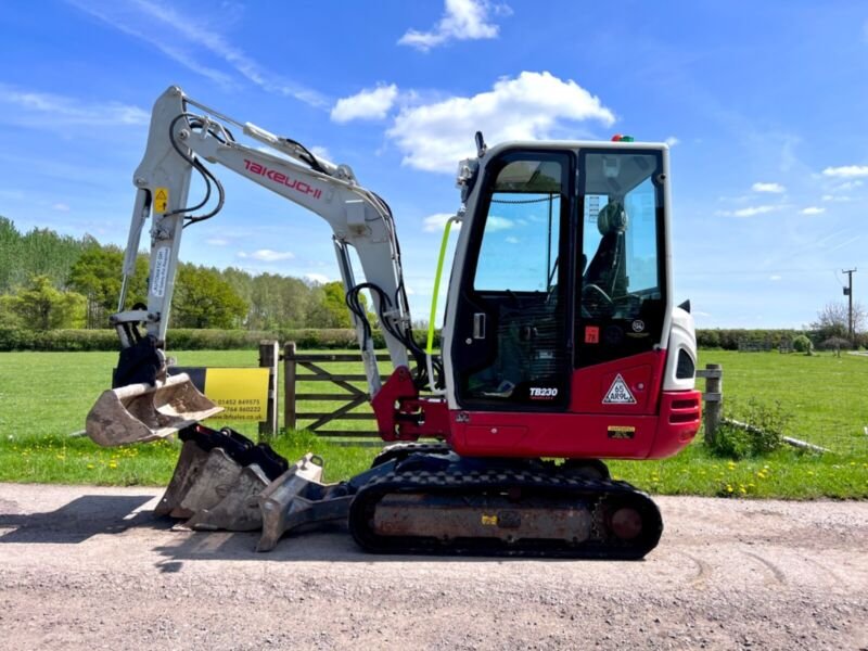 Takeuchi TB230 (2018) – Mini Pelle 2,8T – 2916h – Entièrement Révisée – Image 6