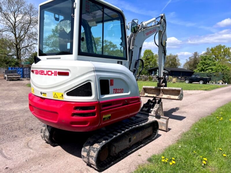 Takeuchi TB230 (2018) – Mini Pelle 2,8T – 2916h – Entièrement Révisée – Image 7