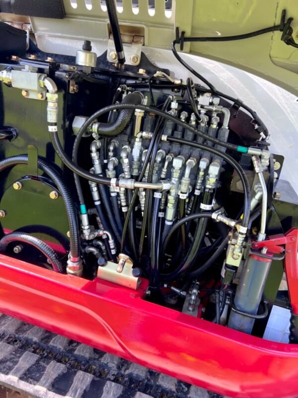 Takeuchi TB230 (2018) – Mini Pelle 2,8T – 2916h – Entièrement Révisée – Image 10