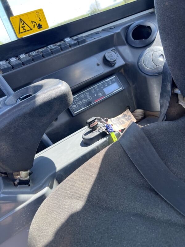 Takeuchi TB230 (2018) – Mini Pelle 2,8T – 2916h – Entièrement Révisée – Image 11